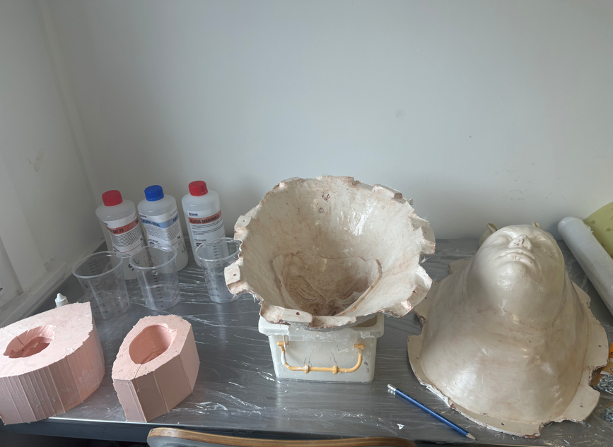 Création en atelier de moule de sculpture d'orc et son visage associé pour la création d'une prothèse de visage complet.