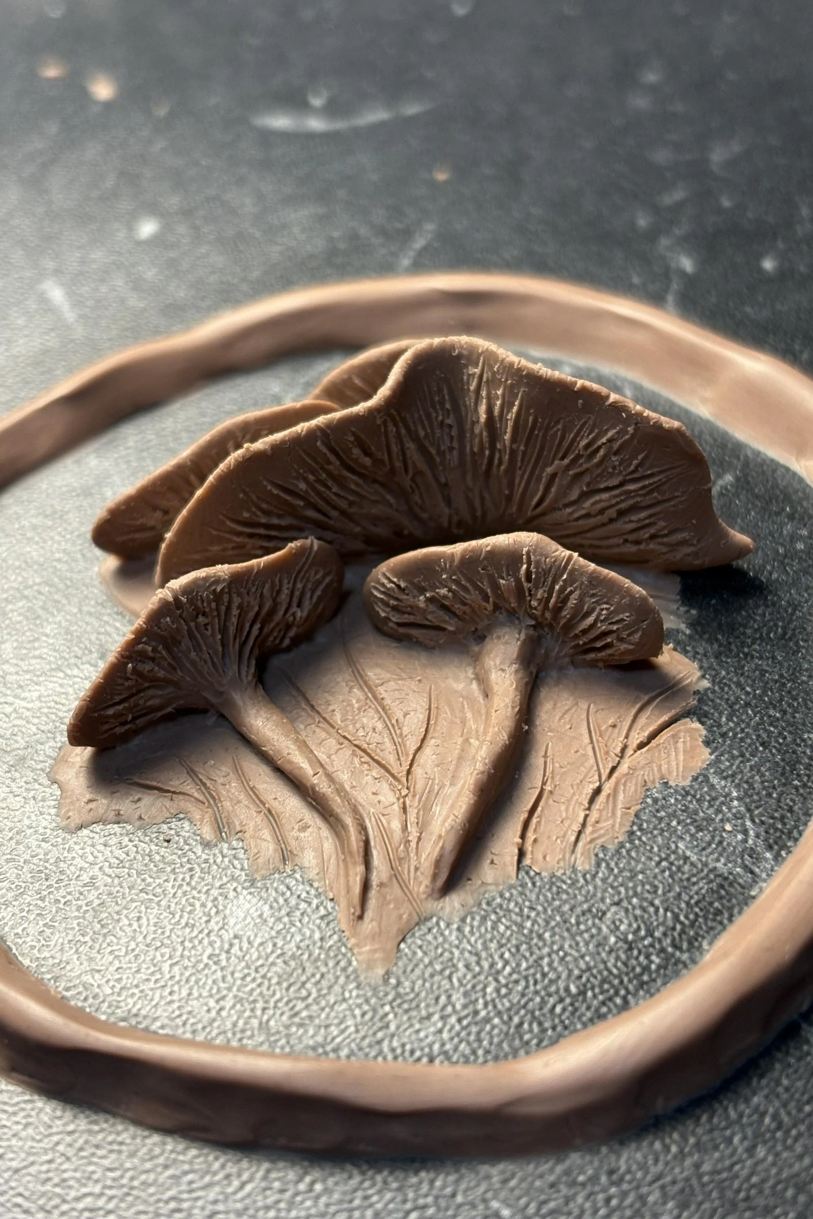 Sculpture de champignon infecté à la texture organique, modelée pour une prothèse de maquillage FX